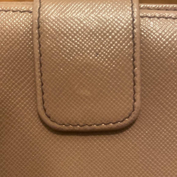 💯 AUTH. Prada beige small zippy wallet - Picture 13 of 14